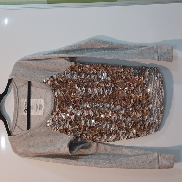 Love Express EUC heathered grey round nk sweatshirt w/lg fishscale sequin front - Picture 2 of 10